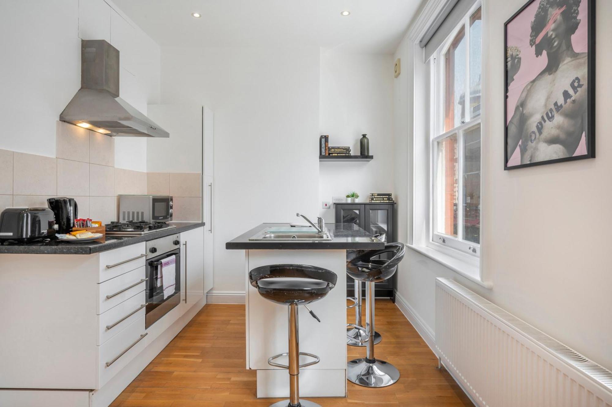 Dionysus' Den - Fitzrovia By Frankie Says Apartamento